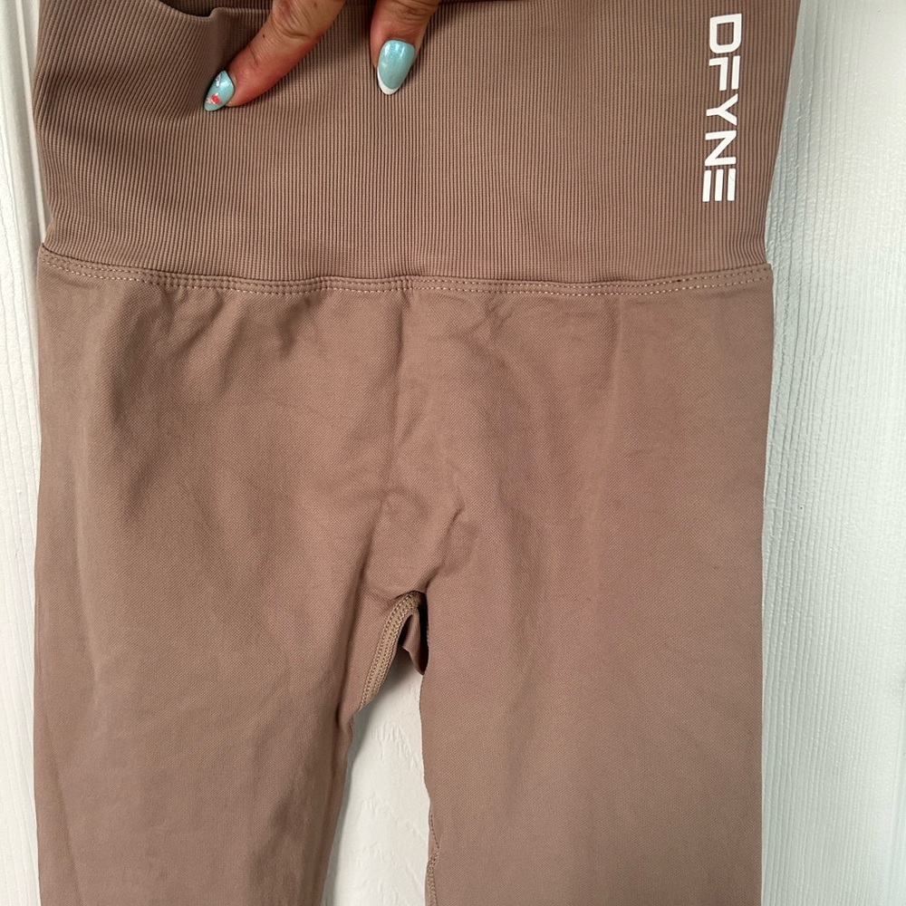 DFYNE Women's Taupe Leggings